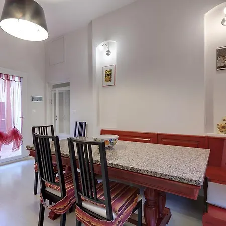 Florence Apartments Home Feeling-3