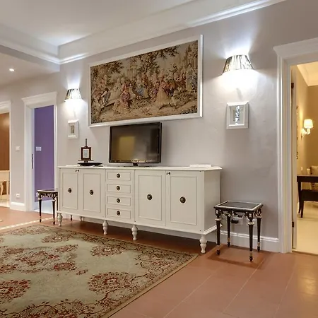 Florence Apartments Home Feeling-2